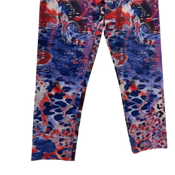 Onzie Leggings Cropped Purple Animal Print Feather Womens Size XS Mid Rise Pant - Picture 4 of 6